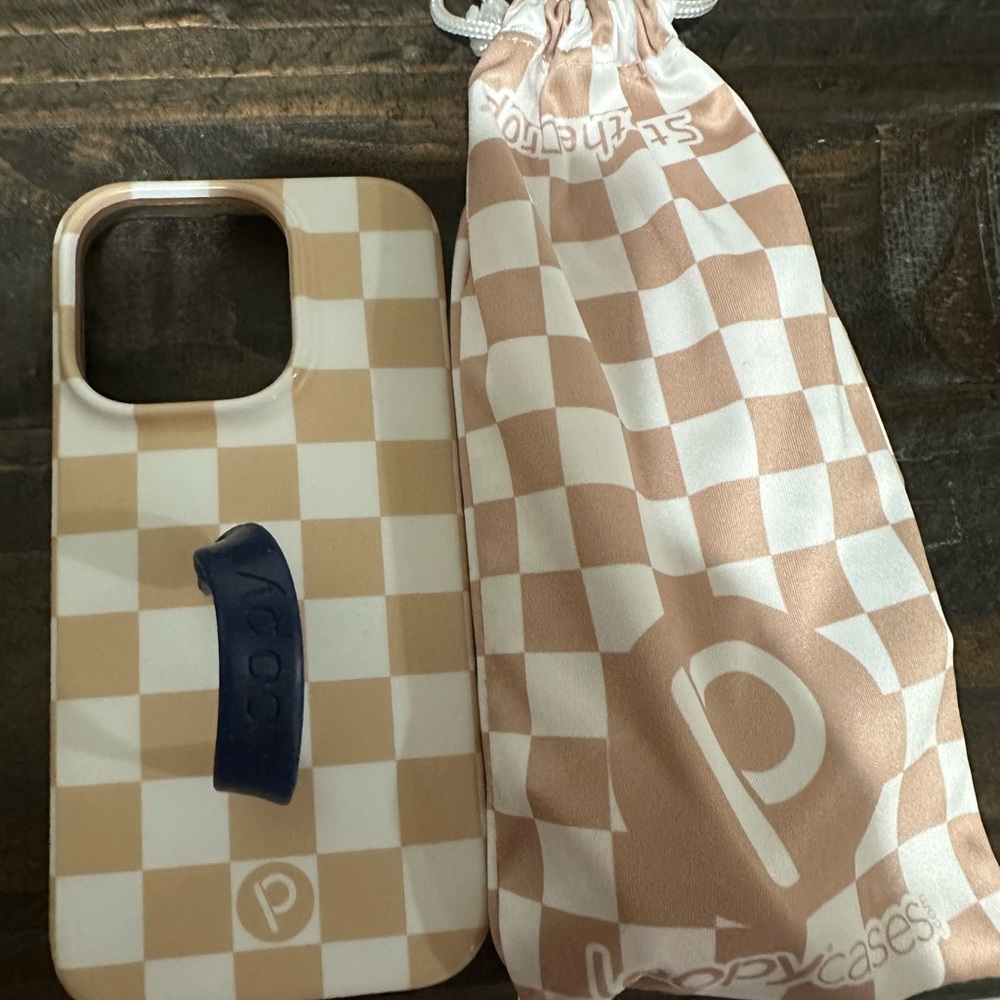 Loopy Case Sand Dollar Checkered